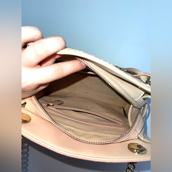 BLUSH & GOLD GUESS PURSE - Picture 4 of 5